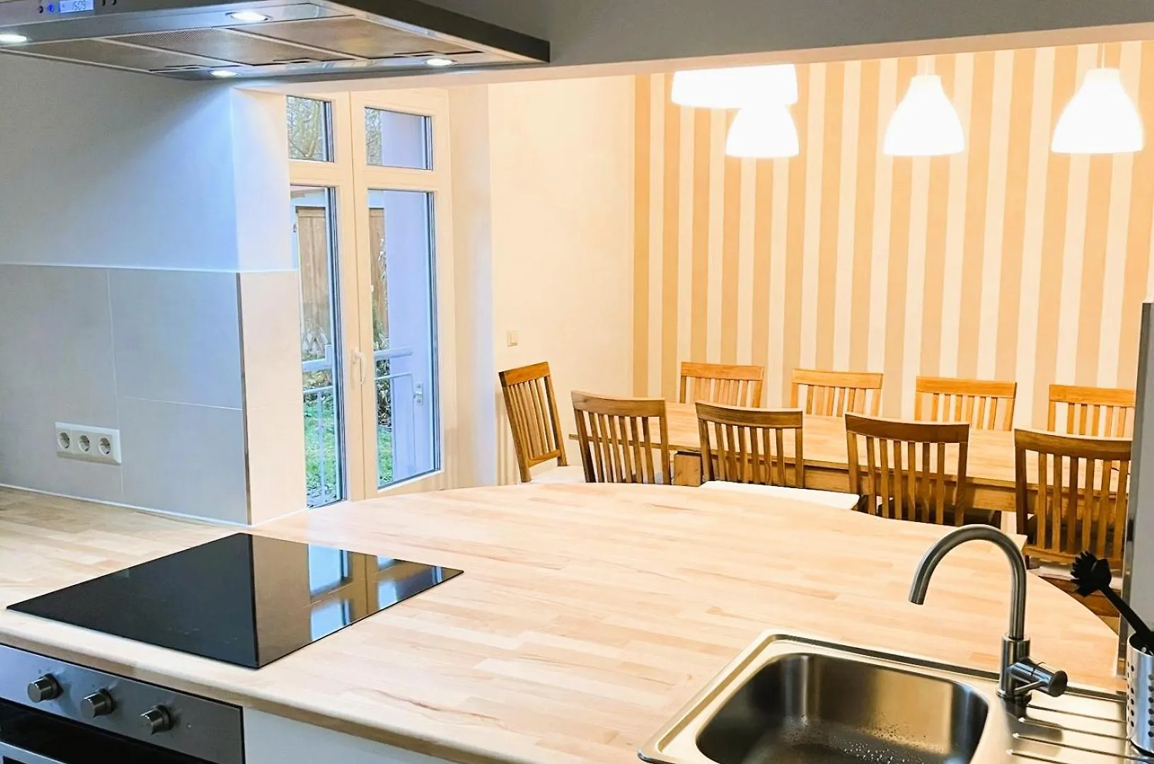 Apartment-Haus Landeskrone Drezda 0*,